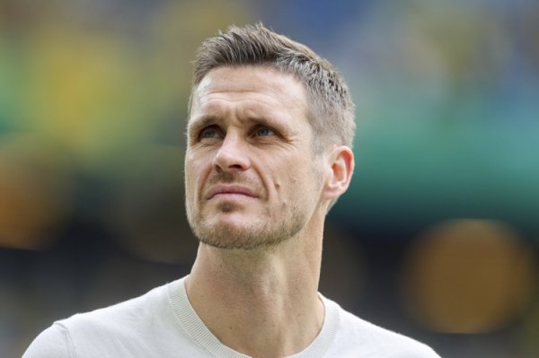 Giám đốc Dortmund nói về cửa sổ mùa hè: Những hoạt động chuyển nhượng này không dễ dàng, chúng ta ph