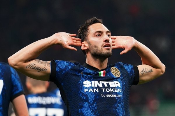 Cialhanoglu ghi được 33 cú sút dài kể từ ngày 13/14, chỉ có tiền vệ ít hơn de Bruyne trong cùng thời