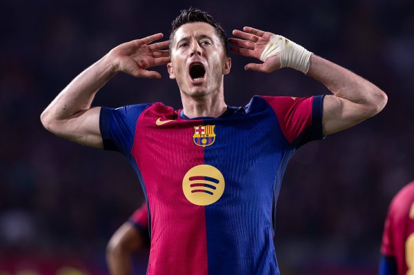 Barcelona có hai người chơi trong cùng một trận đấu La Liga để hoàn thành cú đánh đôi, lần đầu tiên 