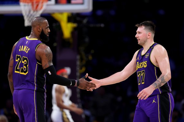 Doncic: Lời khuyên của James khi lần đầu tiên vào hồ là là chính bạn. Đừng ép buộc bản thân tích hợp