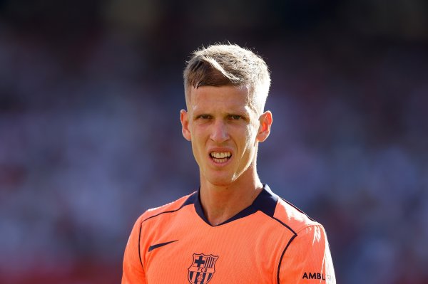 Mọi người: Olmo dính chấn thương trong trận đấu với Sevilla. Lúc đầu anh tưởng mình ổn nhưng cơn đau vẫn dai dẳng