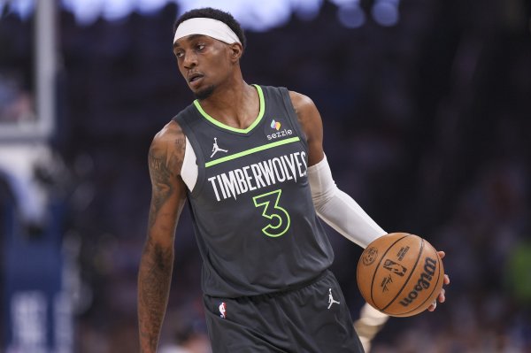 Dunk Yang Hansen! McDaniels ghi được 18 điểm khi bắn 6/12, 5 rebound, 2 kiến ​​​​tạo, 1 cướp và 3 cản phá.