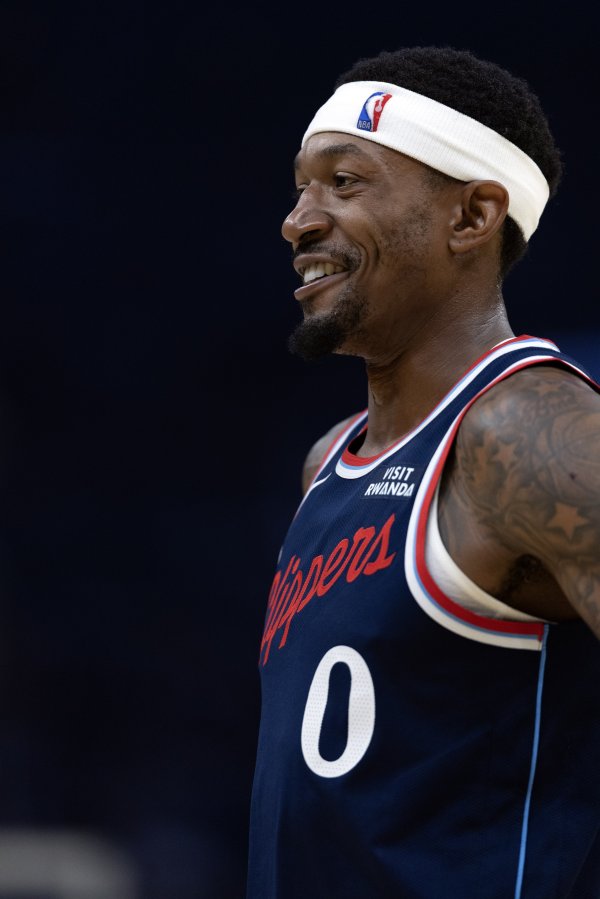 Chỉ có 5 điểm! Lu: Bill chơi tốt lắm. Tôi cần thiết kế thêm chiến thuật cho anh ấy để anh ấy cầm bóng nhiều hơn.