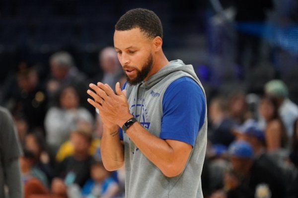 Người truyền thông: Cả 5 Warriors đều ghi bàn trong hiệp phụ và mọi người đều có mặt. Không thể làm gì được về ＂số dặm＂ ​​của Gordon.