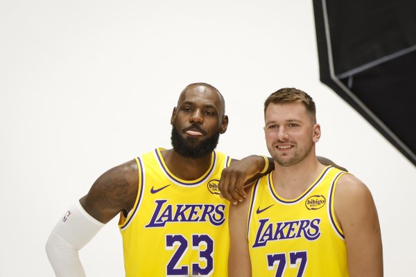 Doncic& Lao Zhan và năm người khác vắng mặt vì bị thương! Lương của 5 người này chiếm khoảng 58% tổng lương của Lakers.
