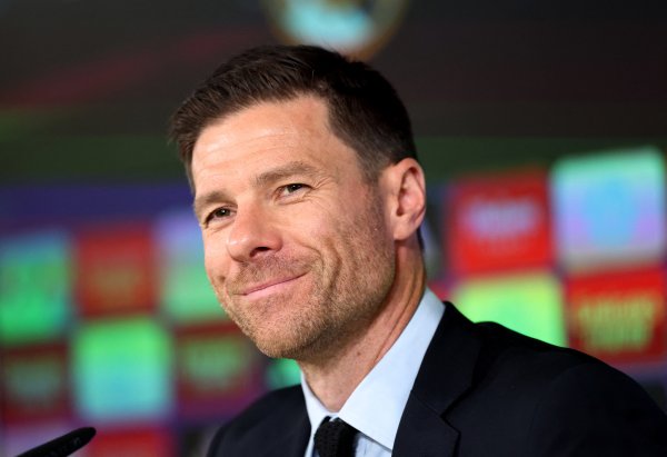 Phóng viên: Khoảng cách điểm giữa Real Madrid và Barcelona đã nới rộng lên 5 điểm, họ sẽ có 2 ngày nghỉ ngơi.