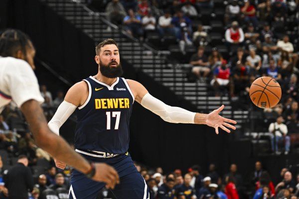 Thật là thơm! Varan ghi được 10 điểm và 6 rebound khi thực hiện cú sút 5/7 trong 14 phút, đồng thời thực hiện 3 pha kiến ​​​​tạo.