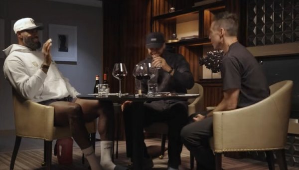 James: Curry không có bóng là nguy hiểm nhất. Với tư cách là một người bạn thân và đối thủ cạnh tran