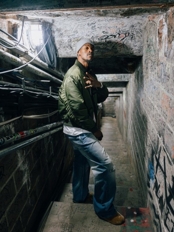 Nó có giống như vòng tròn bạn bè của bạn không? Butler đăng ảnh lên mạng xã hội: Dọn dẹp kho ảnh thá