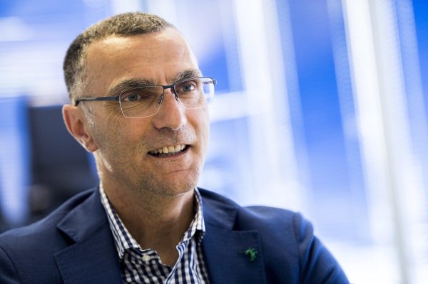 Bergomi: Tôi ngưỡng mộ phong cách giao tiếp của Chivu. Anh ấy có đủ can đảm để nhận trách nhiệm và đ