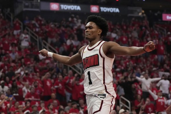 Antetokounmpo nói về những pha đánh cắp chìa khóa của Amen: Anh ta có khả năng đọc hàng phòng ngự tu