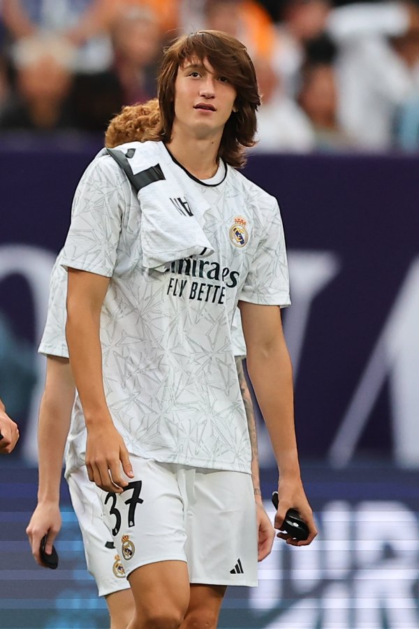 TA: Dortmund và nhiều đội khác quan tâm đến trung vệ 18 tuổi Juan Martinez của Real Madrid, nhưng cầ