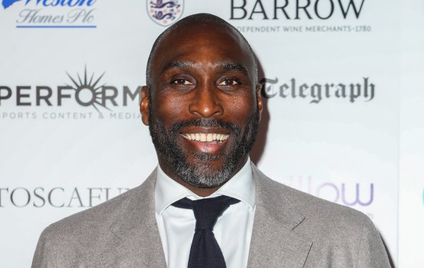 Campbell kể về việc bị CĐV Tottenham tấn công: Cho đến bây giờ vẫn chưa có ai xin lỗi Điều này rất g