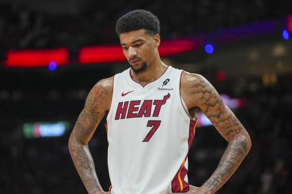 18 bảng! Spoelstra: Weir chấp nhận huấn luyện với tinh thần cởi mở và phong độ phục hồi của anh ấy đã giúp anh ấy có nhiều thời gian thi đấu hơn